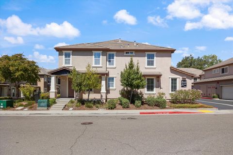 301 Blossom Rock Lane 53 Folsom CA 95630