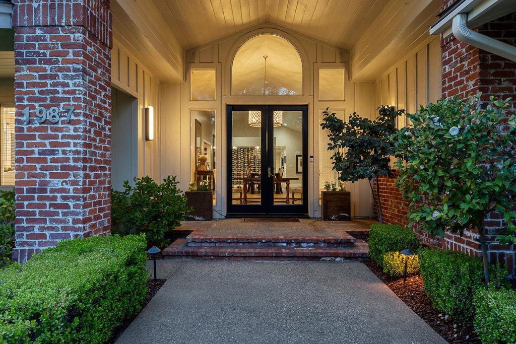 Photo of 1987 Maple Glen Road, Sacramento, CA 95864 (MLS # 226015141)