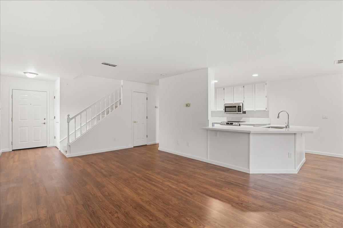 5640 Verner Oak Court 1