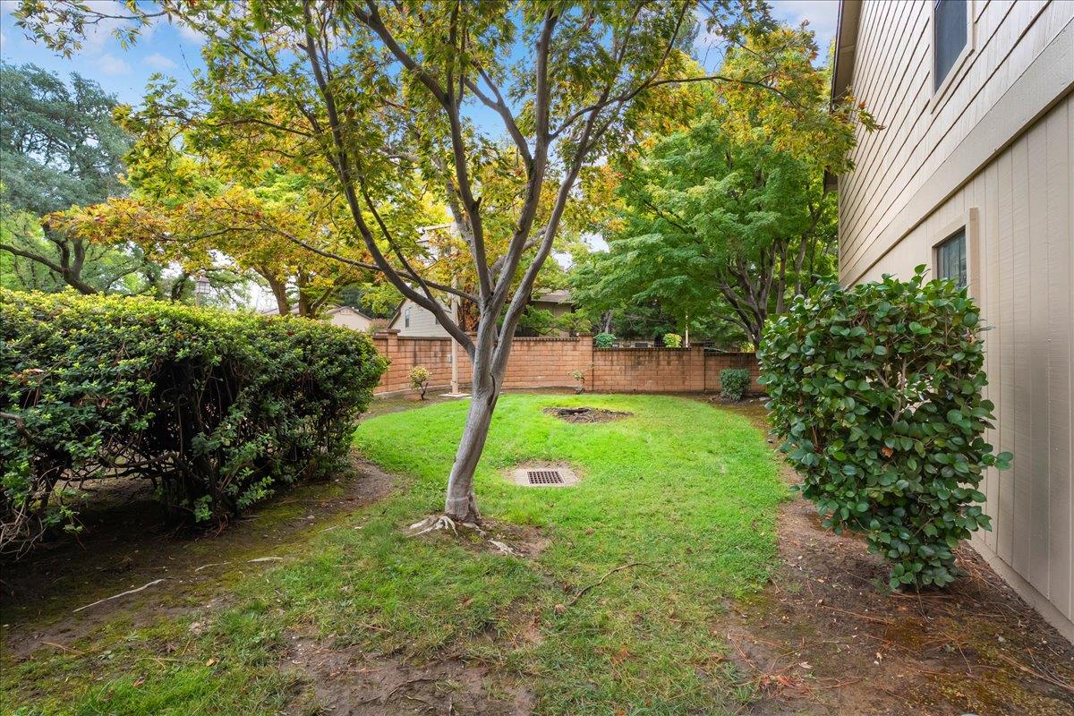 5640 Verner Oak Court 1