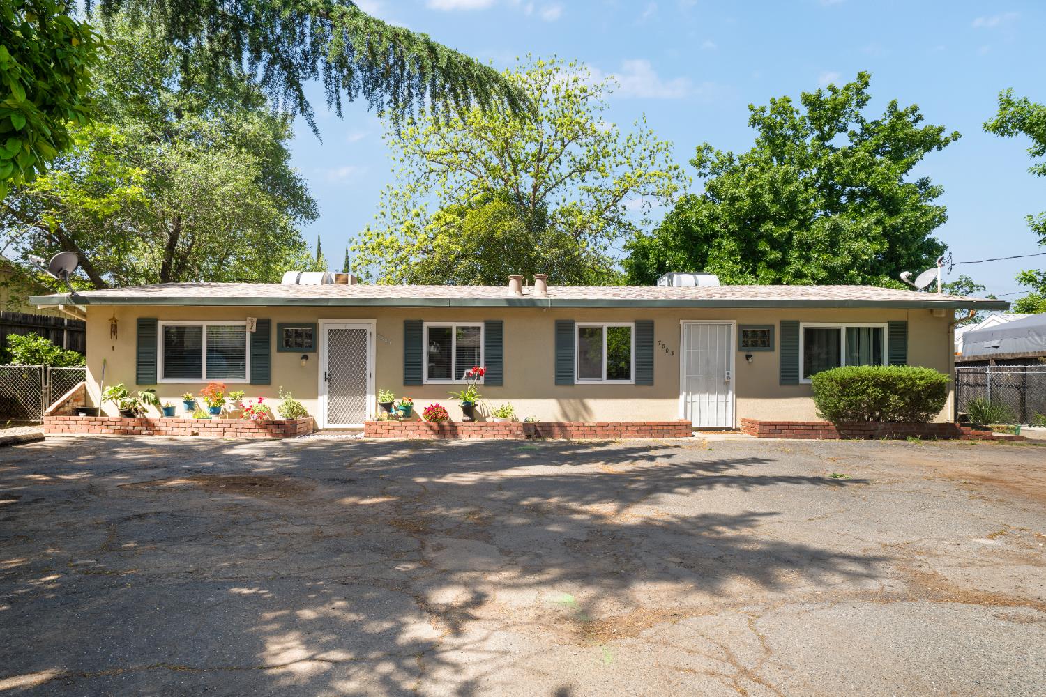 7801 Mariposa Avenue
