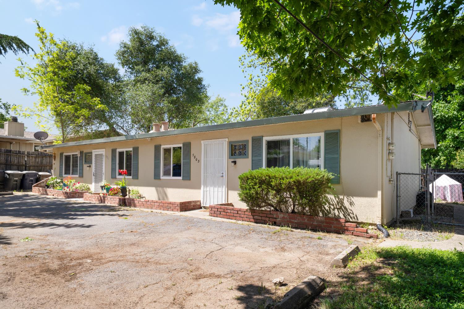 7801 Mariposa Avenue