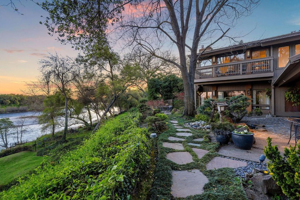 Photo of 23 Riverbank Place, Carmichael, CA 95608 (MLS # 226007218)