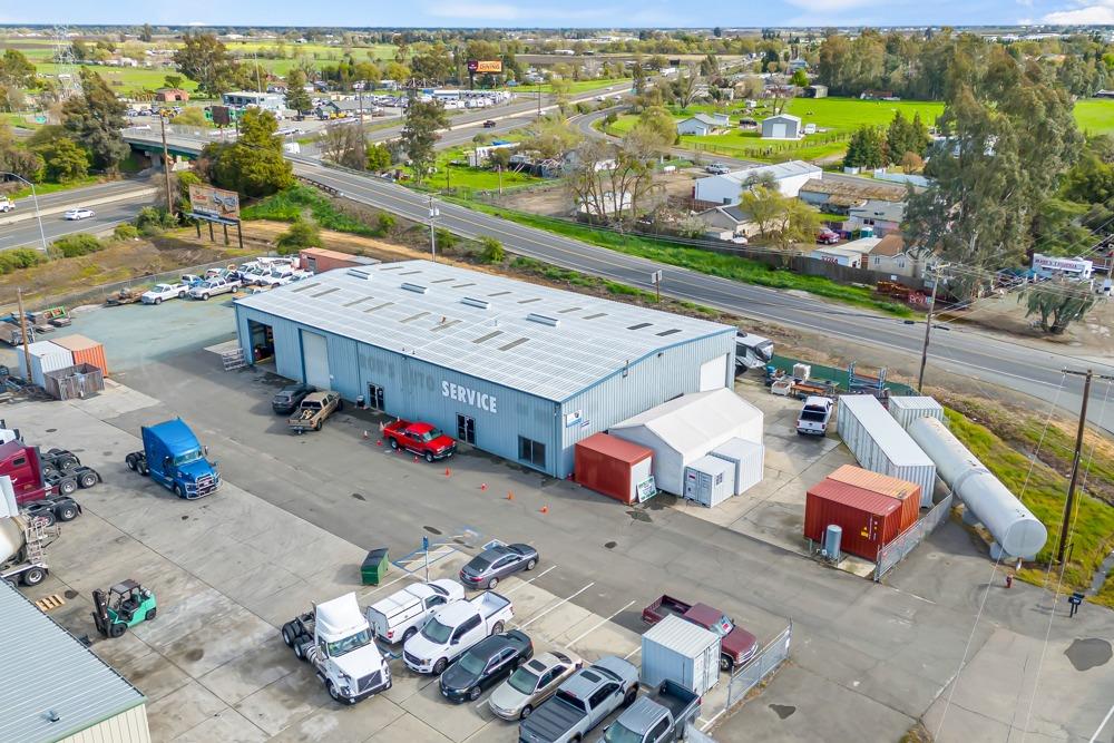 25533 N Highway 99