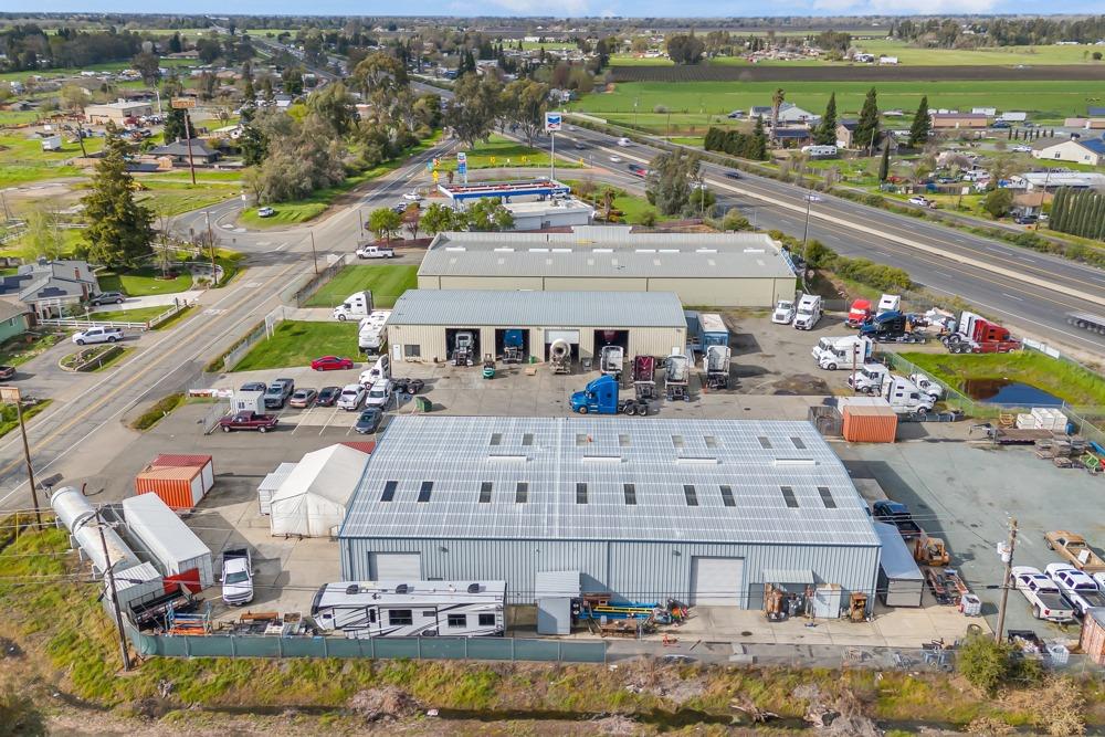 25533 N Highway 99