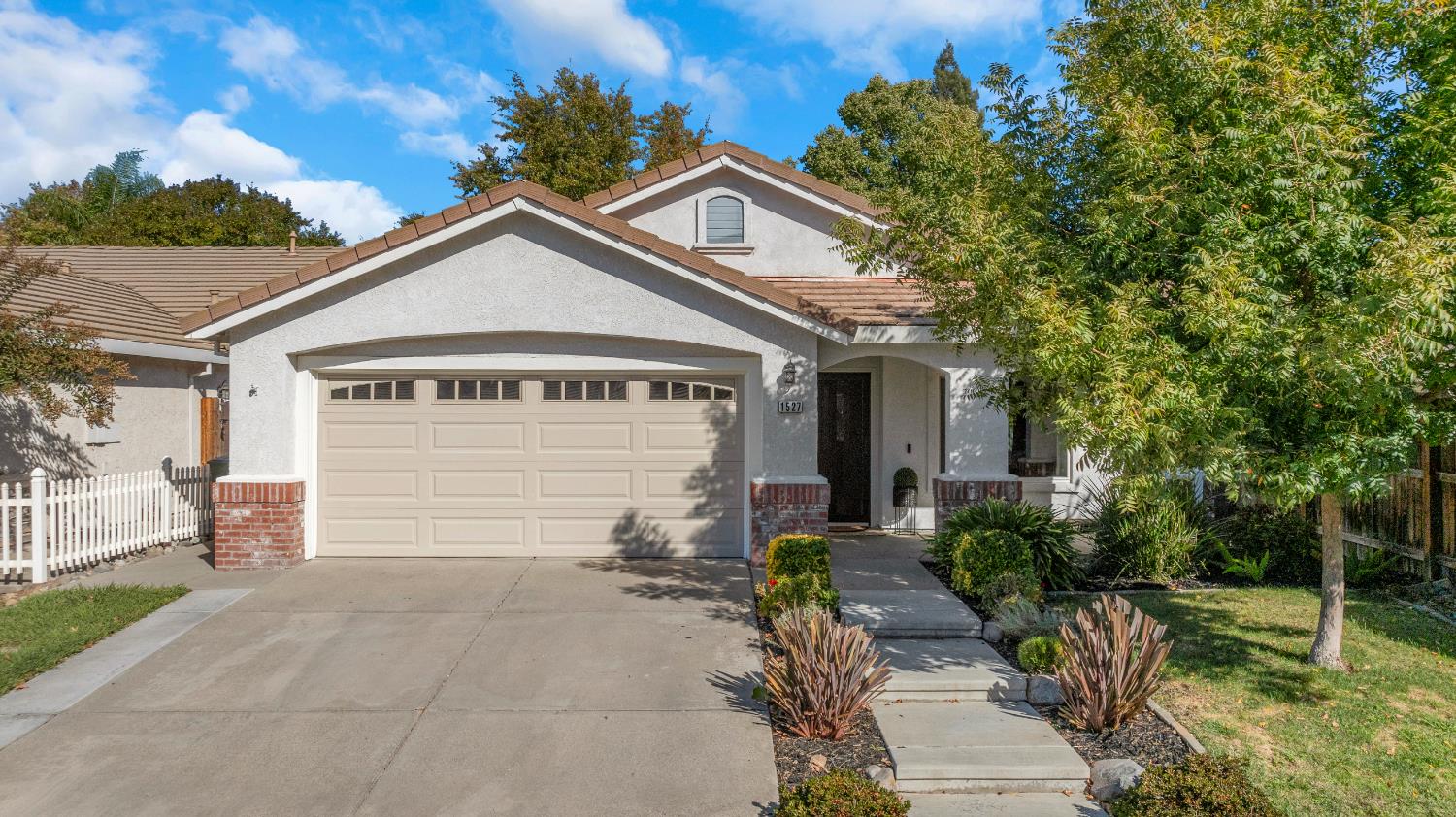1527 Verbena Way