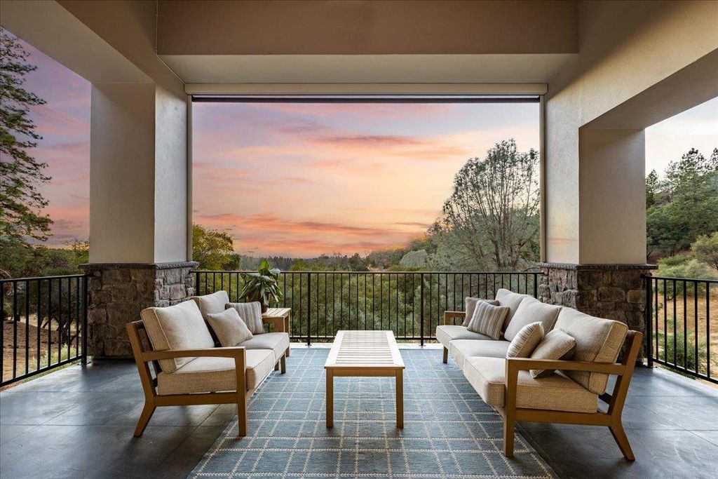 Photo of 1000 Red Tail Court, Meadow Vista, CA 95722 (MLS # 225128904)