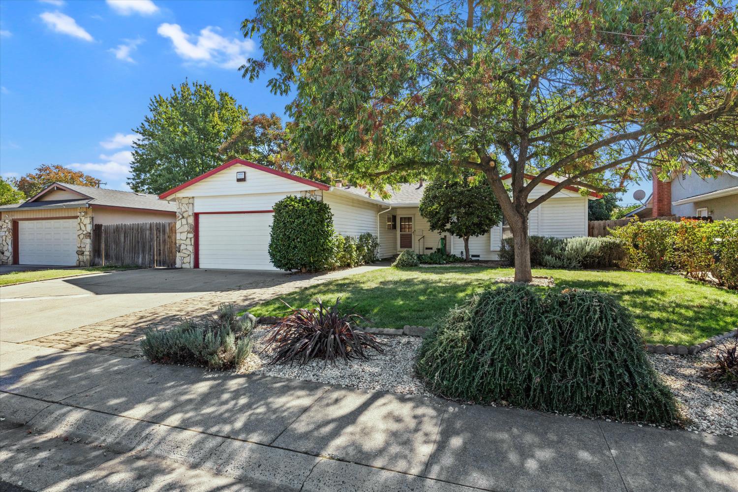 2342 La Loma Drive