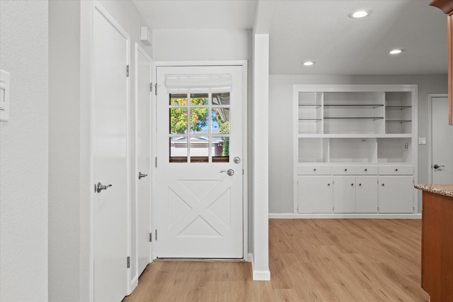2342 La Loma Drive