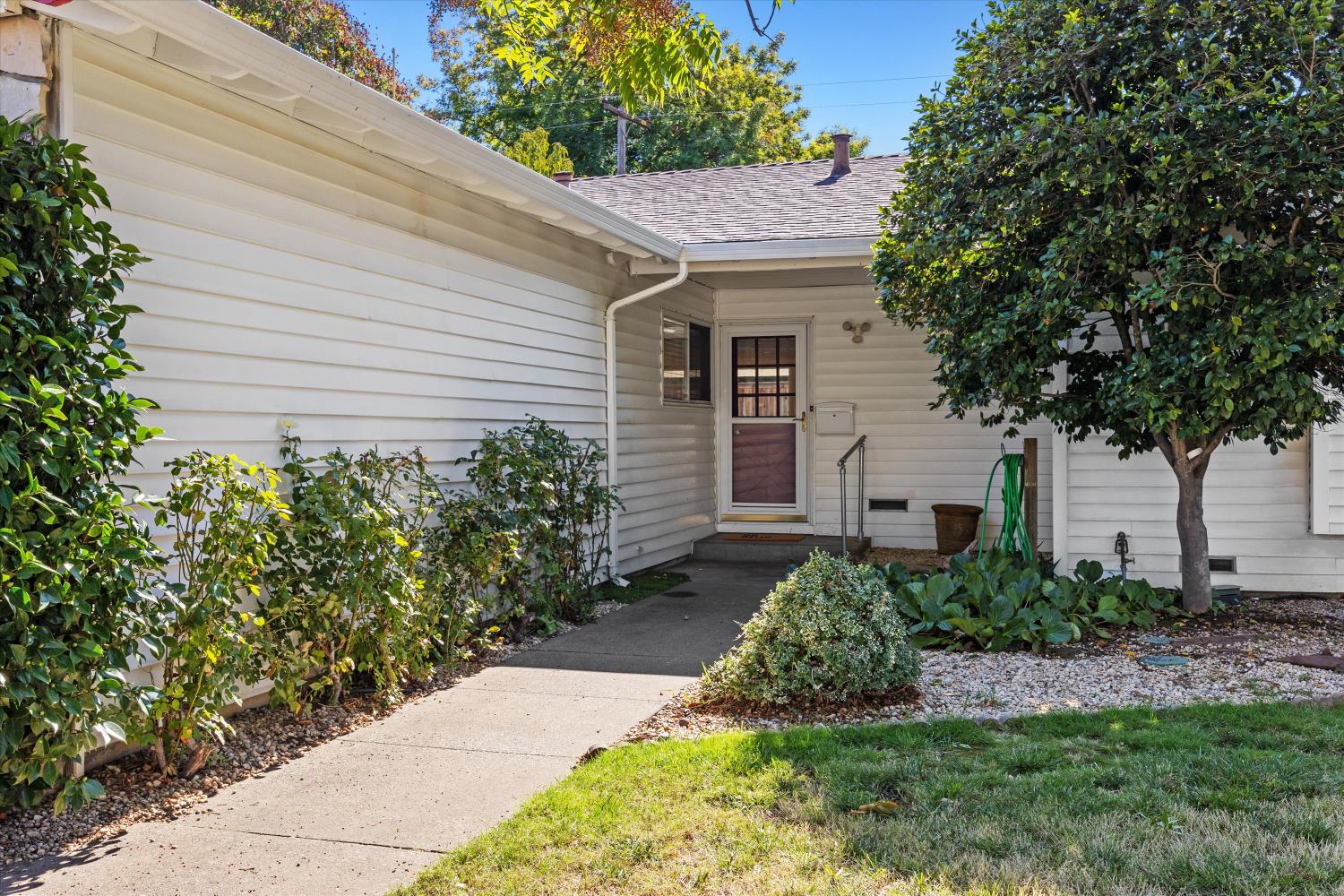 2342 La Loma Drive