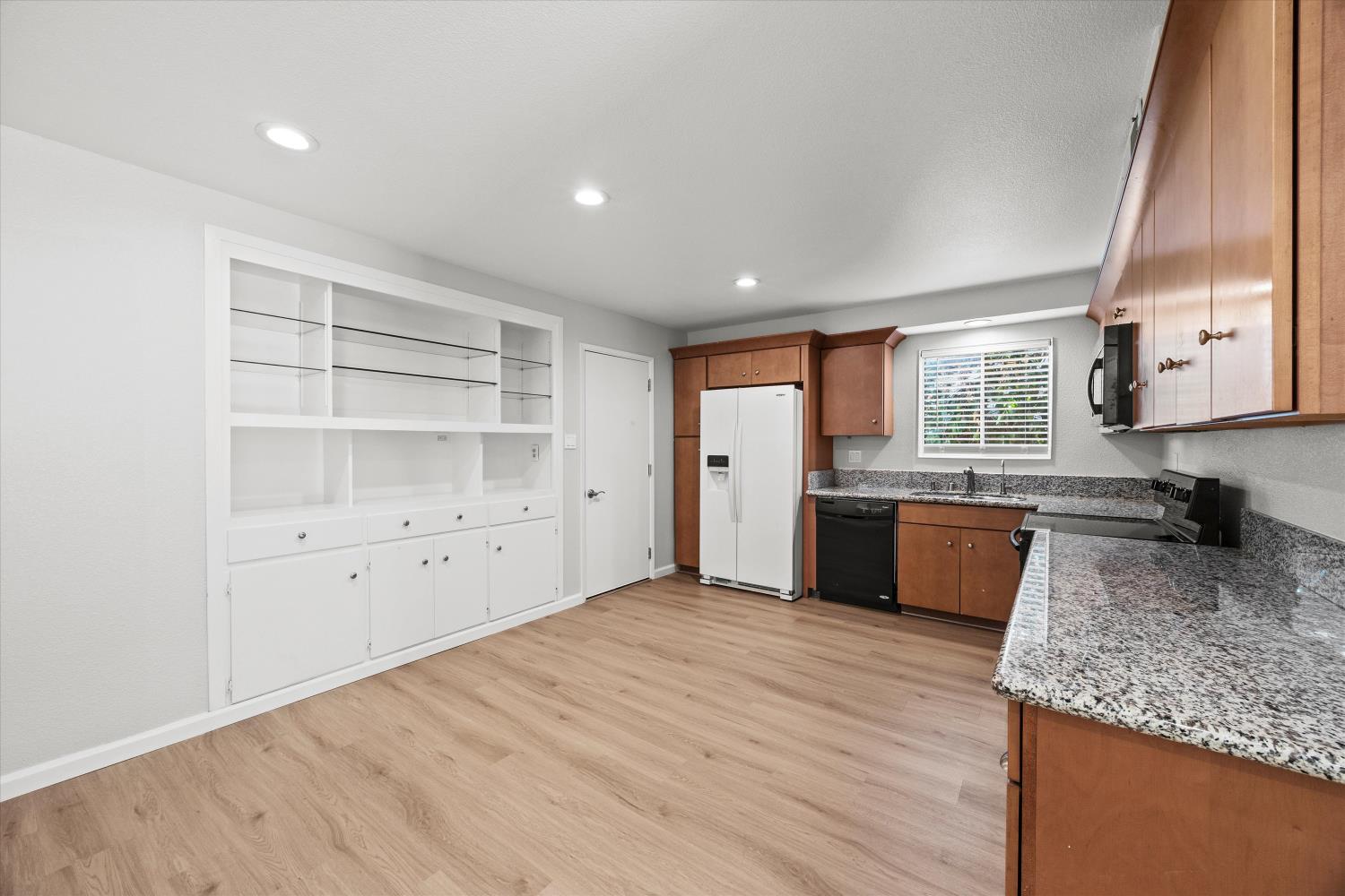 2342 La Loma Drive
