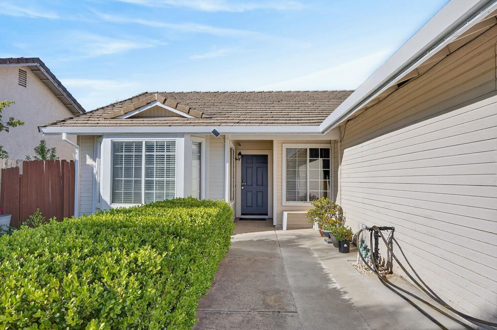 Photo of 9067 La Maison Circle, Sacramento, CA 95829 (MLS # 226033283)