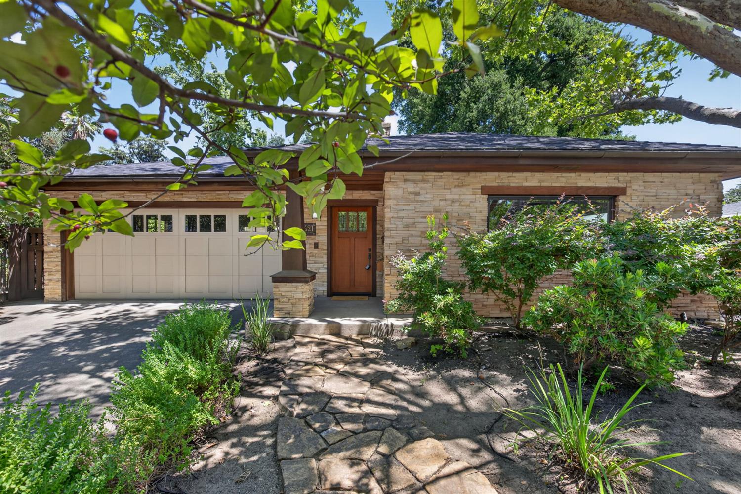 4621 Crestwood Way