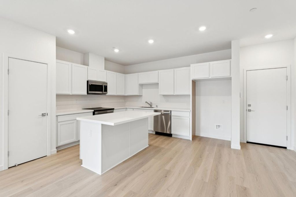 Photo of 2048 Odin Walk, Sacramento, CA 95835 (MLS # 226003428)