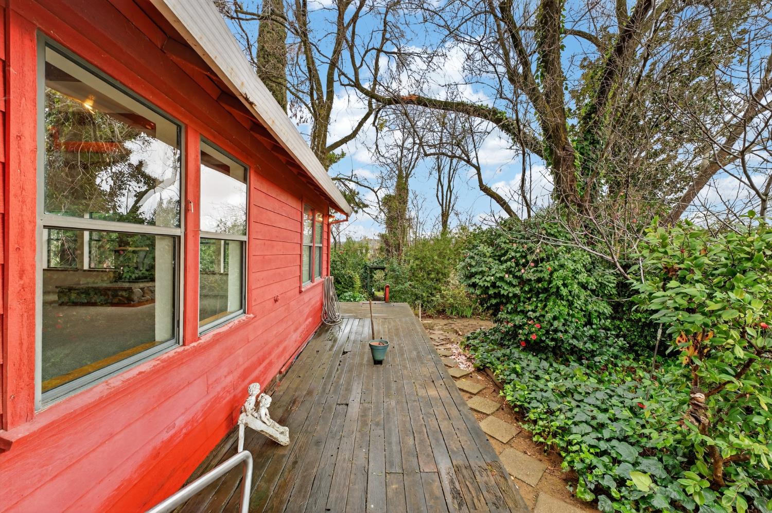 10562 Spring Valley Rd.