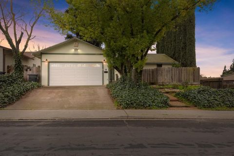 1213 E A Street, Oakdale, CA 95361 - MLS#: 225038462