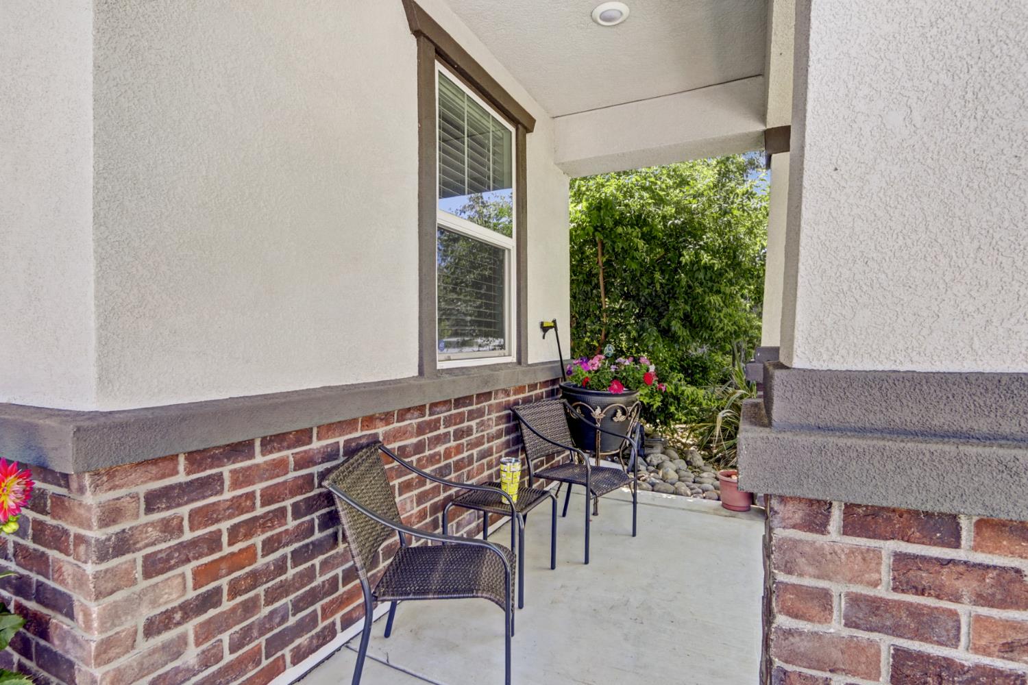 1409 LEON Lane