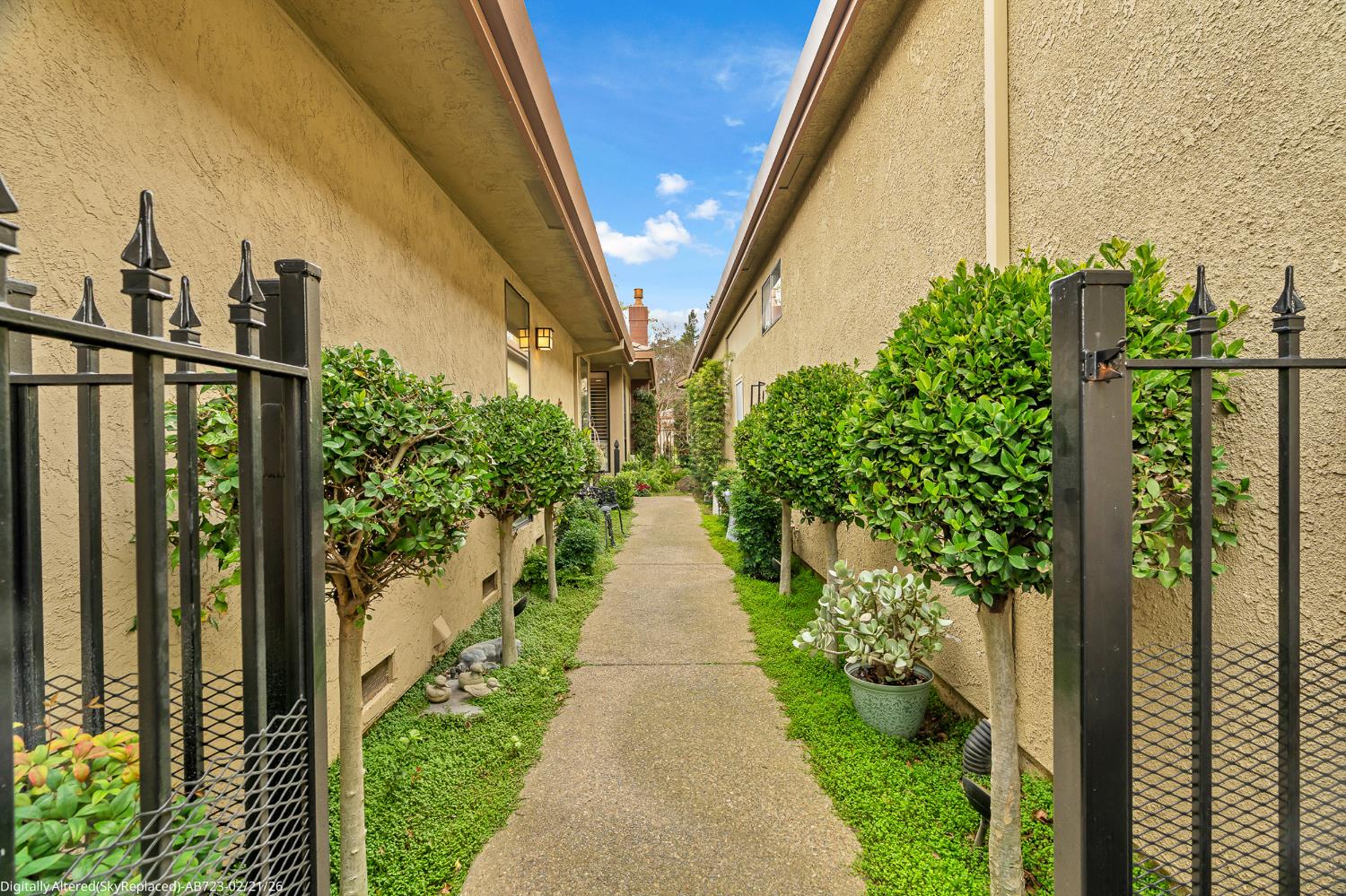 2459 Macarthur Parkway