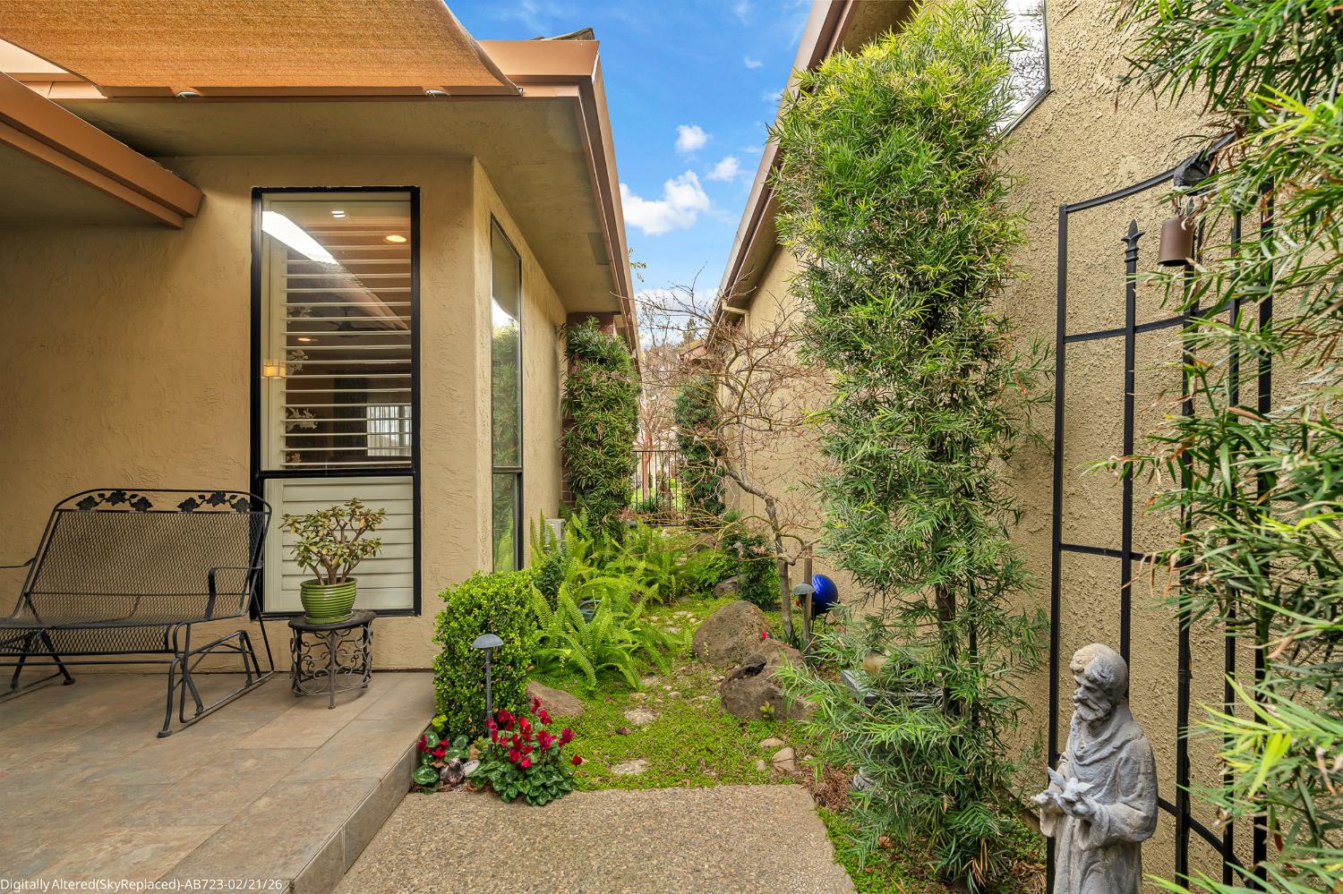 2459 Macarthur Parkway