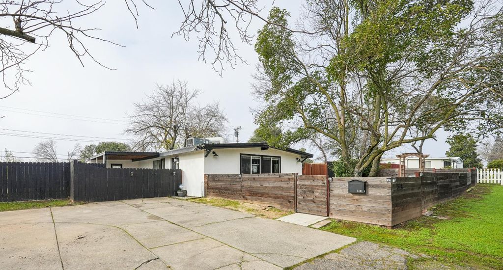 Photo of 5411 Hamilton Street, Sacramento, CA 95842 (MLS # 226006170)