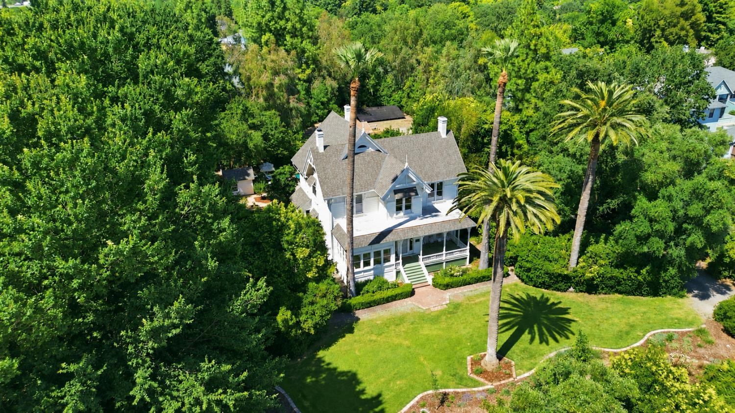 2727 Russell Boulevard