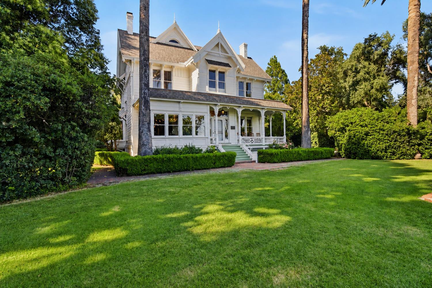 2727 Russell Boulevard