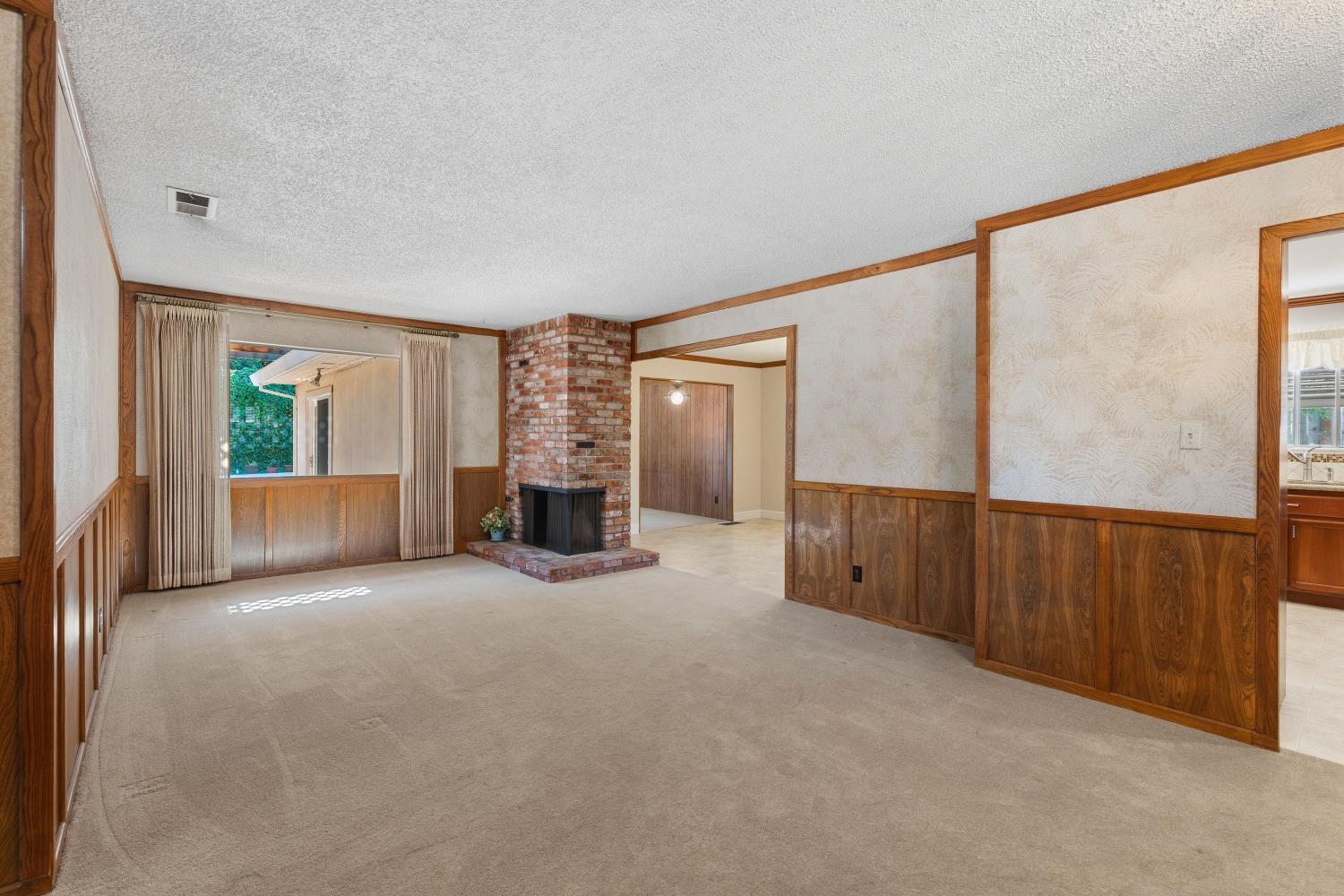 2526 Los Feliz Way