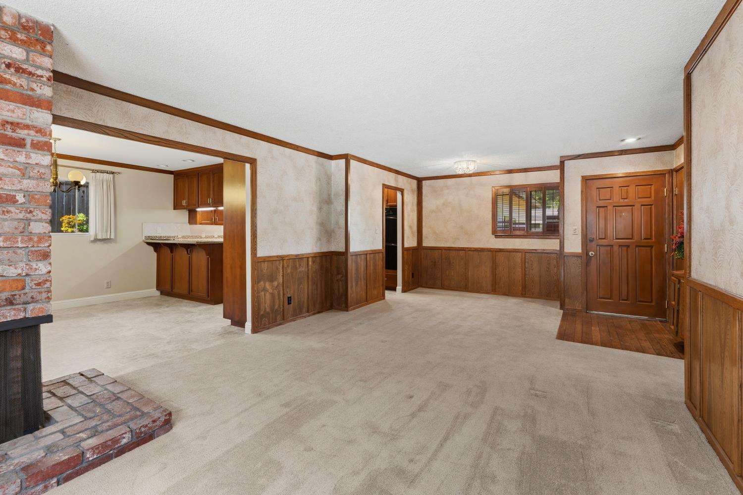 2526 Los Feliz Way