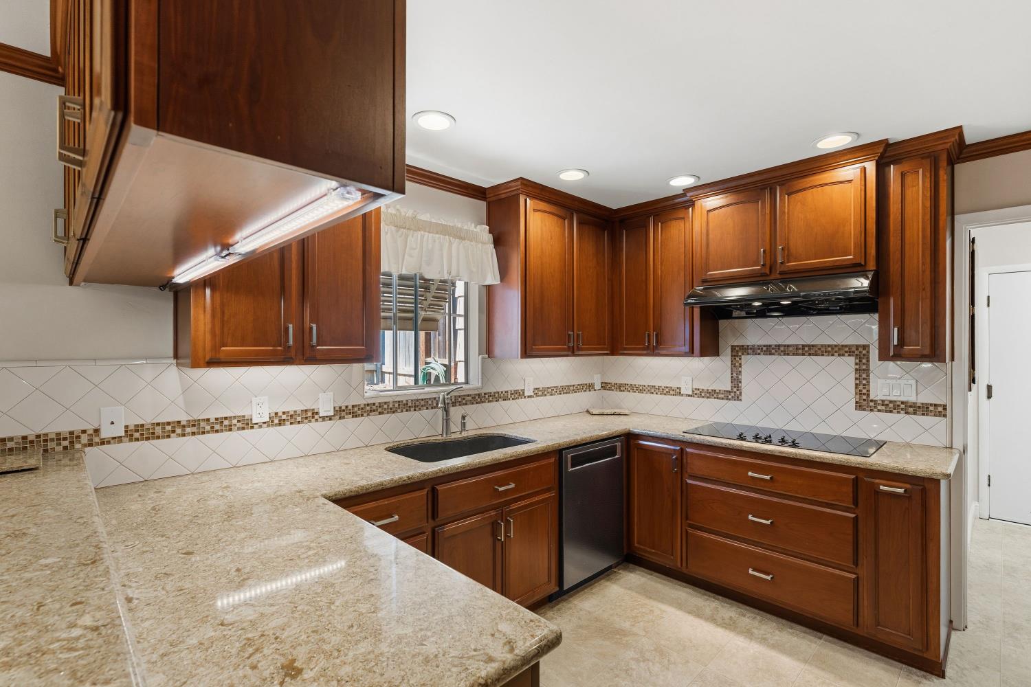 2526 Los Feliz Way