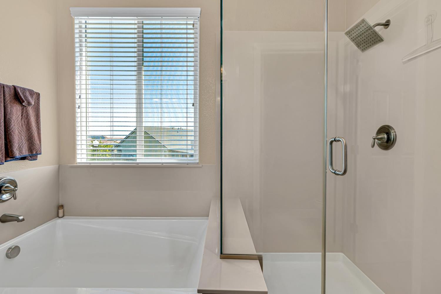 Los Banos, California 93635, United States, 4 Bedrooms Bedrooms, ,3 BathroomsBathrooms,Residential,Active,225907