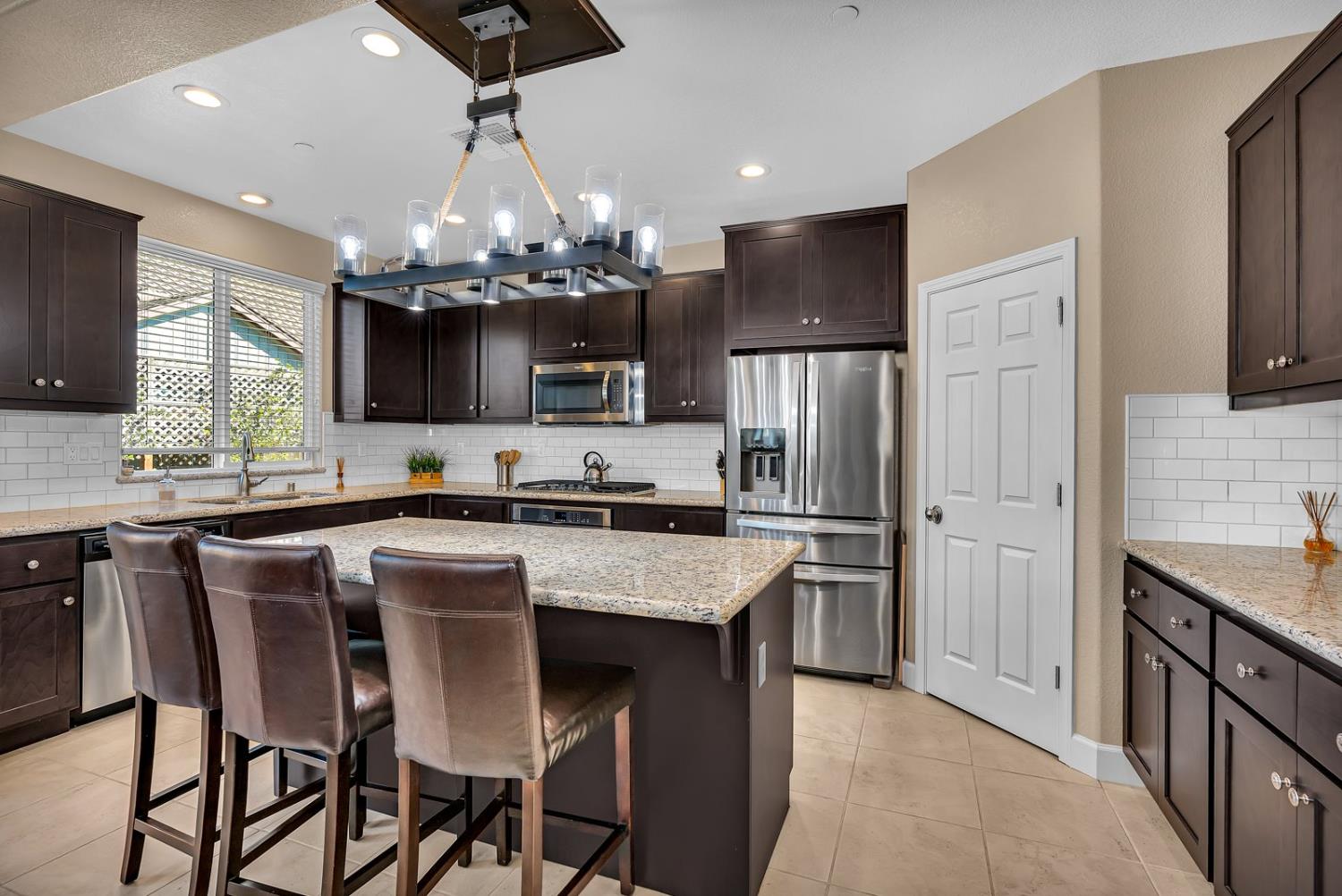 Los Banos, California 93635, United States, 4 Bedrooms Bedrooms, ,3 BathroomsBathrooms,Residential,Active,225907