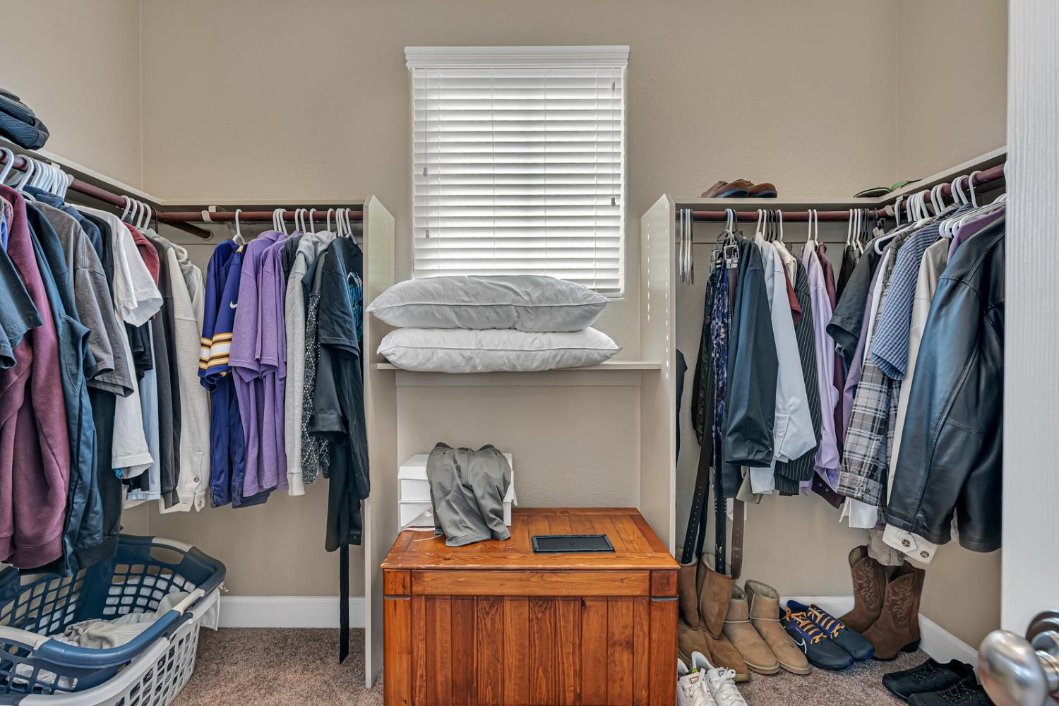 Los Banos, California 93635, United States, 4 Bedrooms Bedrooms, ,3 BathroomsBathrooms,Residential,Active,225907