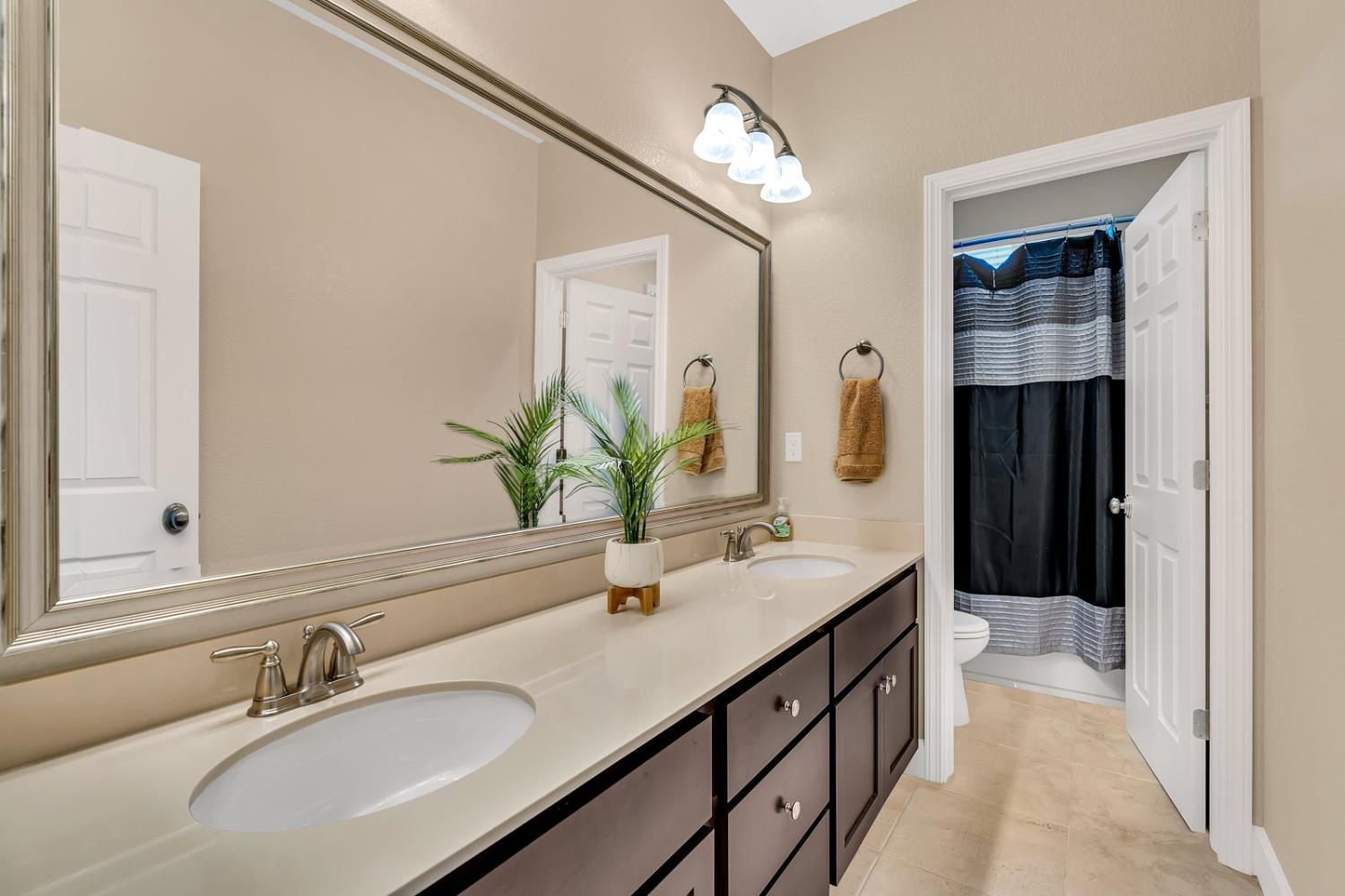 Los Banos, California 93635, United States, 4 Bedrooms Bedrooms, ,3 BathroomsBathrooms,Residential,Active,225907