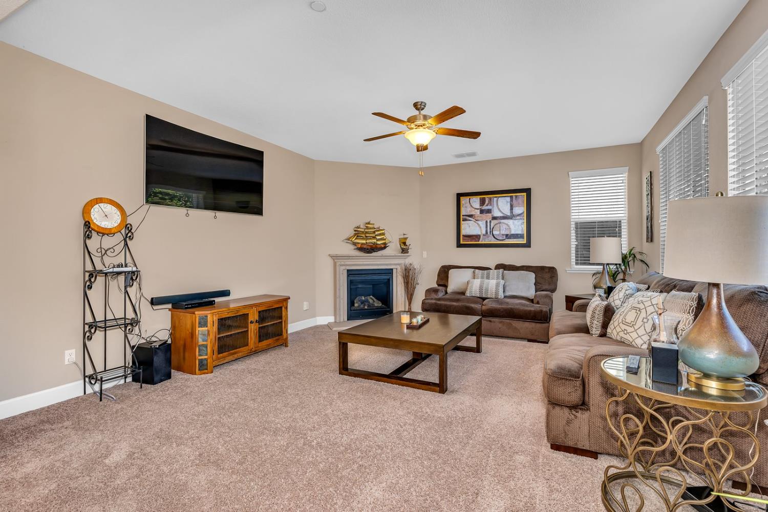 Los Banos, California 93635, United States, 4 Bedrooms Bedrooms, ,3 BathroomsBathrooms,Residential,Active,225907