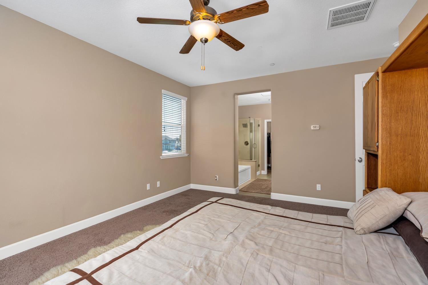 Los Banos, California 93635, United States, 4 Bedrooms Bedrooms, ,3 BathroomsBathrooms,Residential,Active,225907