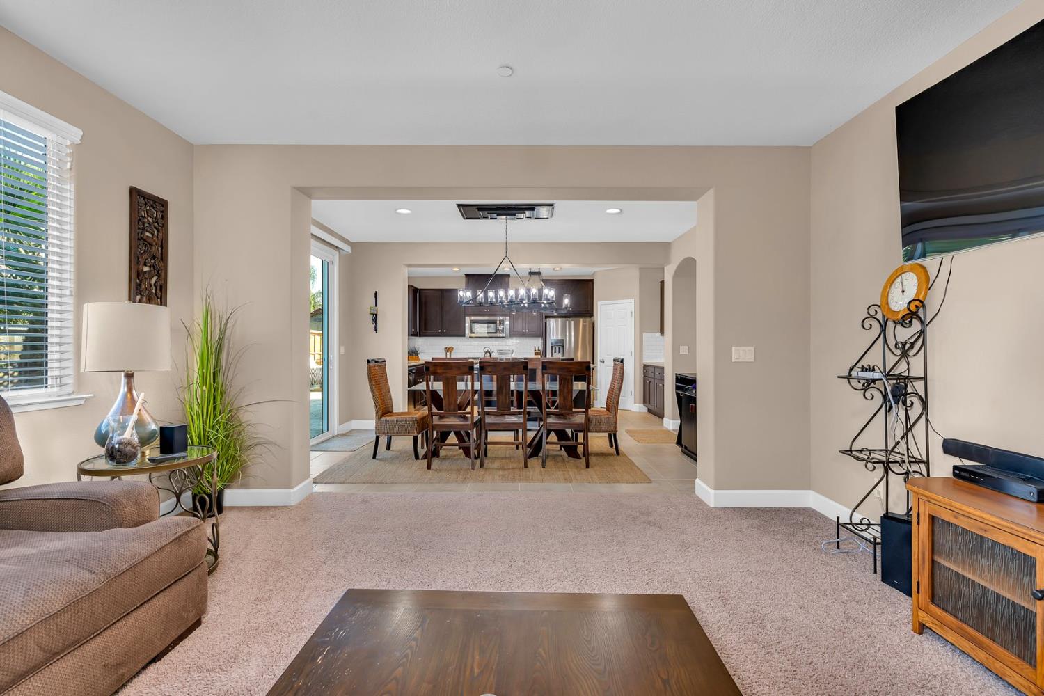 Los Banos, California 93635, United States, 4 Bedrooms Bedrooms, ,3 BathroomsBathrooms,Residential,Active,225907