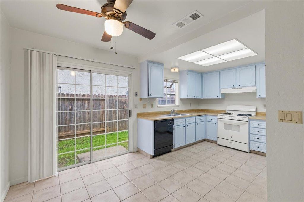 Photo of 9482 Countryroads Drive, Sacramento, CA 95827 (MLS # 226002213)