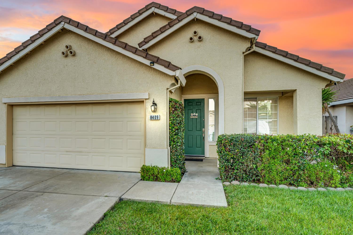 8409 Sundrop Way
