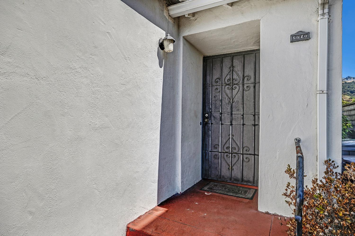 6010 Buena Ventura Avenue