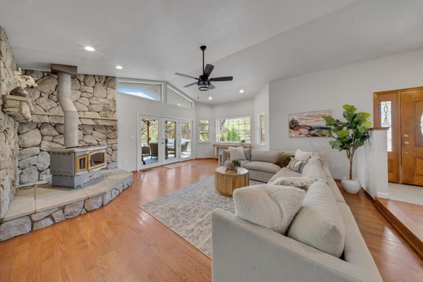 10563 RIM VIEW CIR, AUBURN, CA 95603 - Image e5a10e8d4cc23eacb47a2faa0ccc96ea/511570864