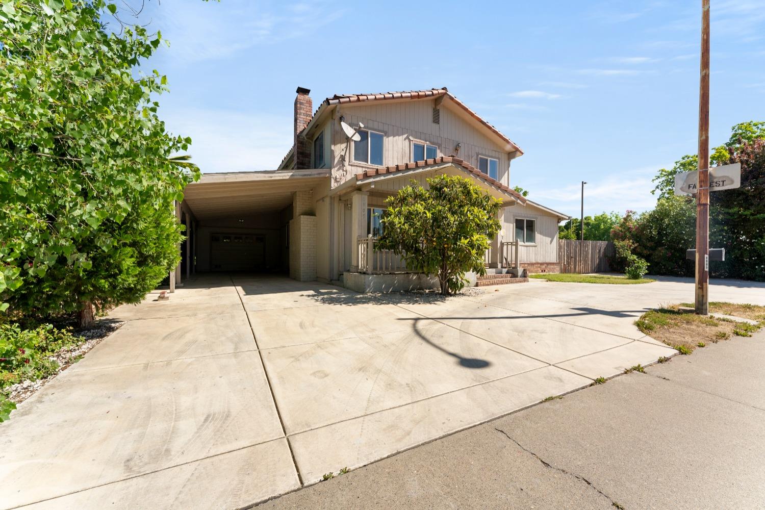 8905 Fredric
