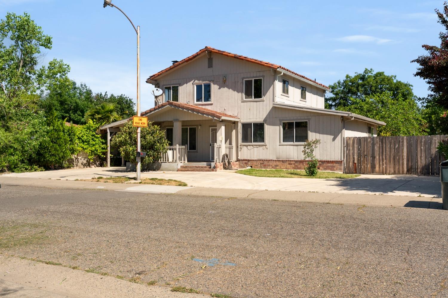 8905 Fredric