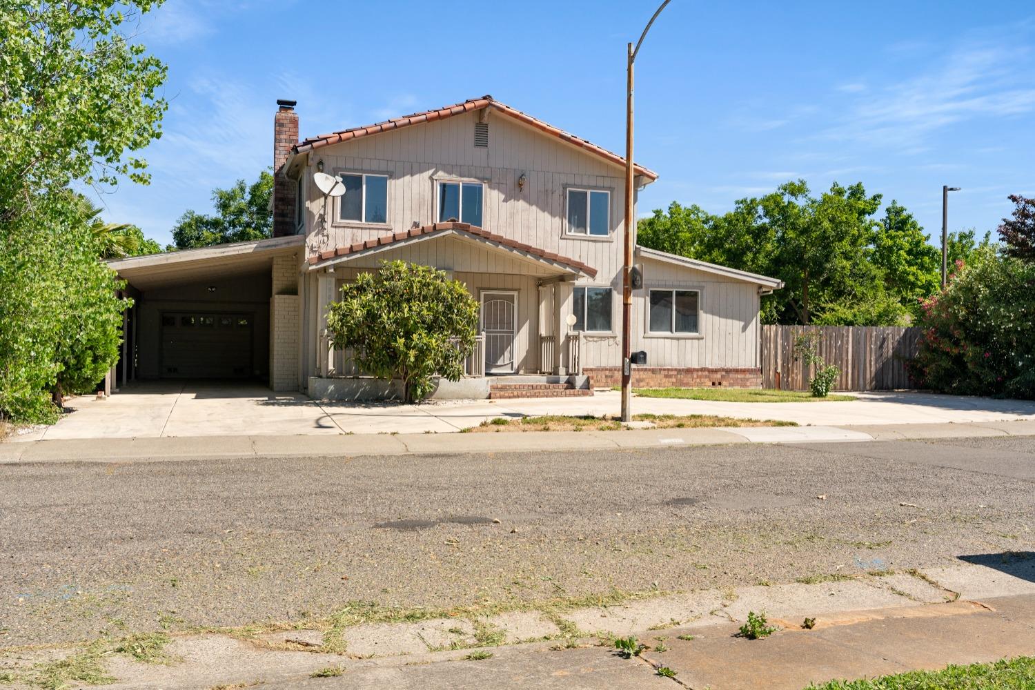 8905 Fredric