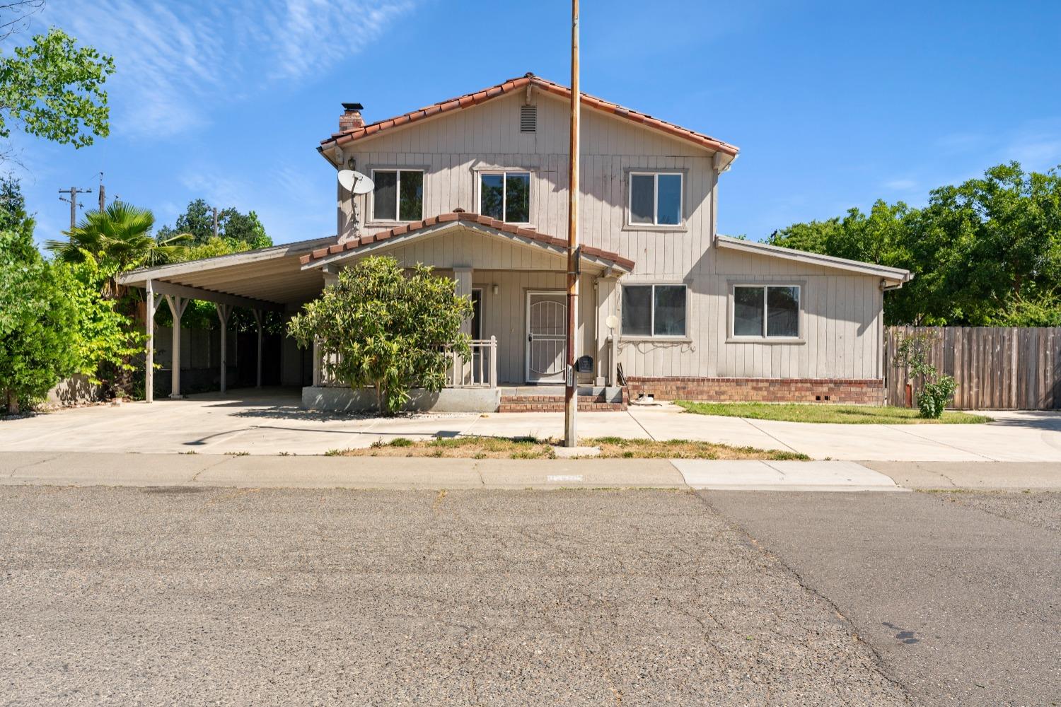 8905 Fredric