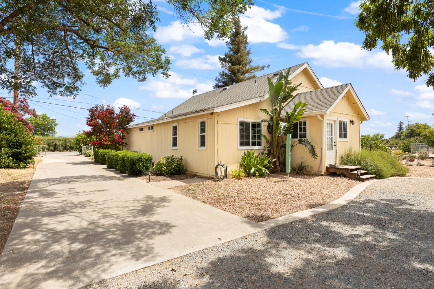 1213 Larkin Road