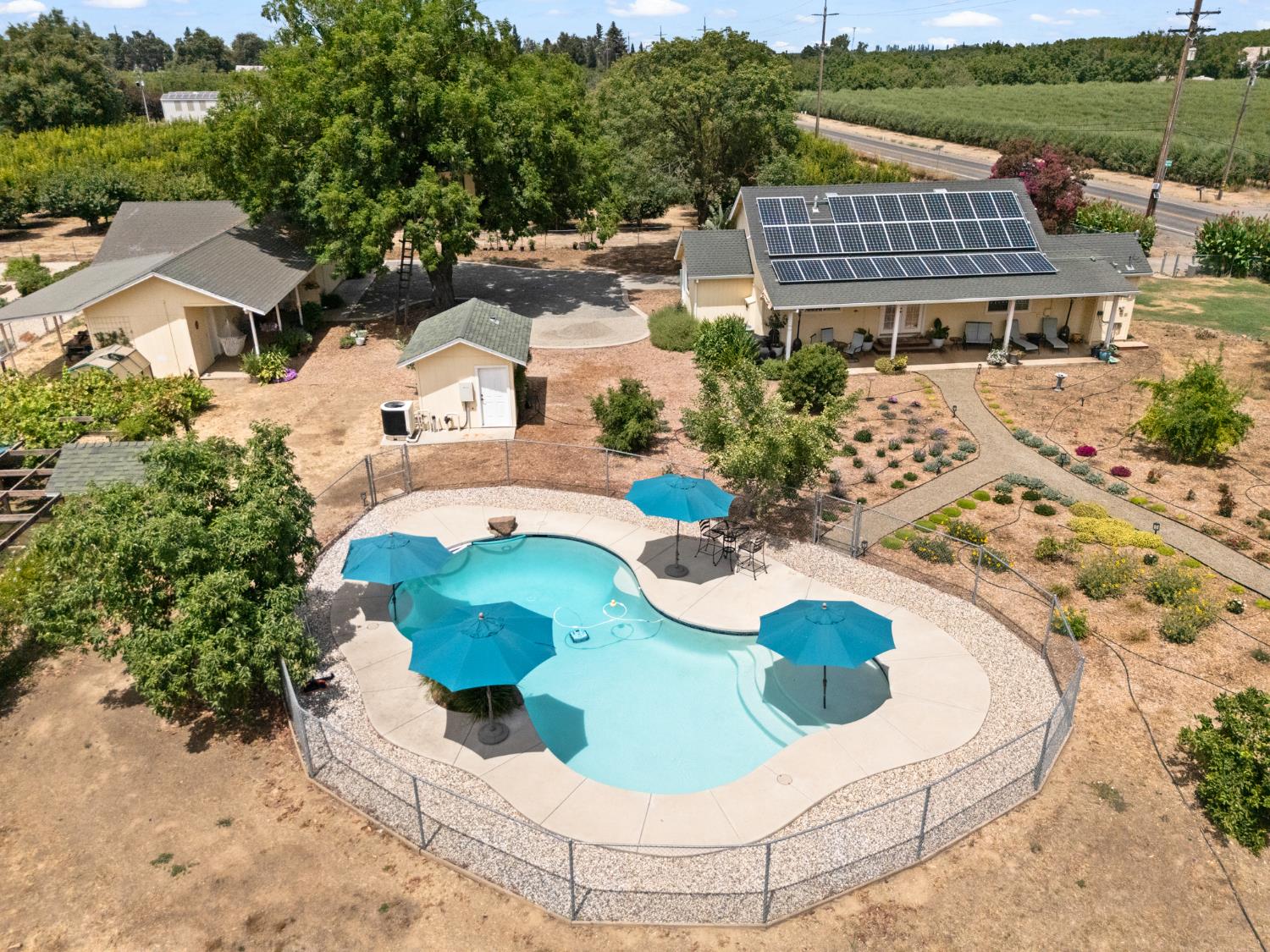 1213 Larkin Road