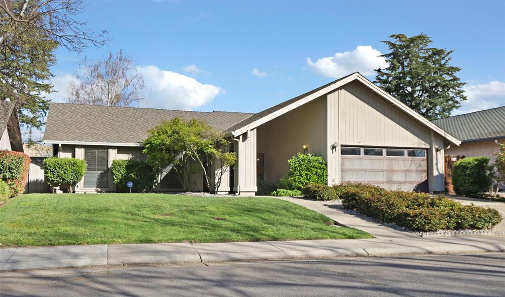 Photo of 2131 Canyon Creek Drive, Stockton, CA 95207 (MLS # 226021511)