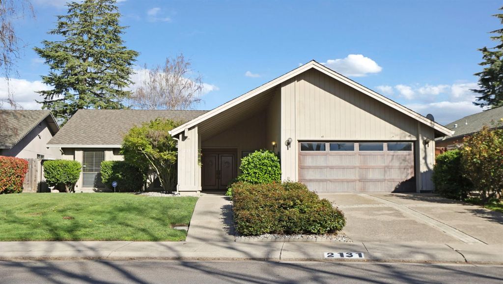 Photo of 2131 Canyon Creek Drive, Stockton, CA 95207 (MLS # 226021511)