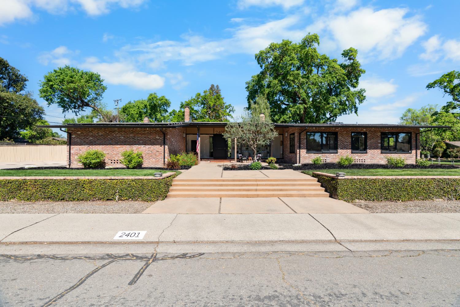 2401 Bonniebrook Drive