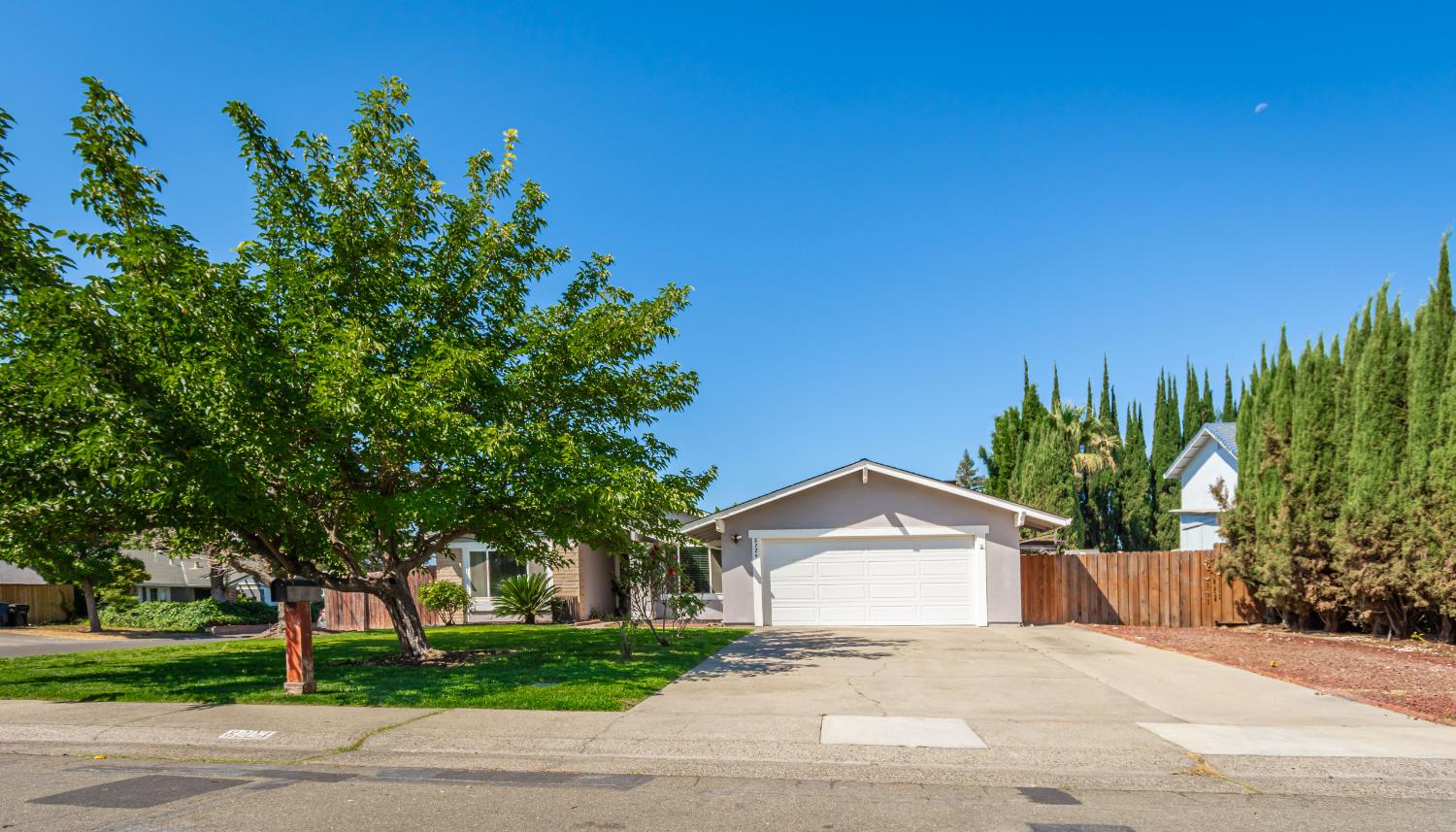 8224 Twin Oaks Avenue